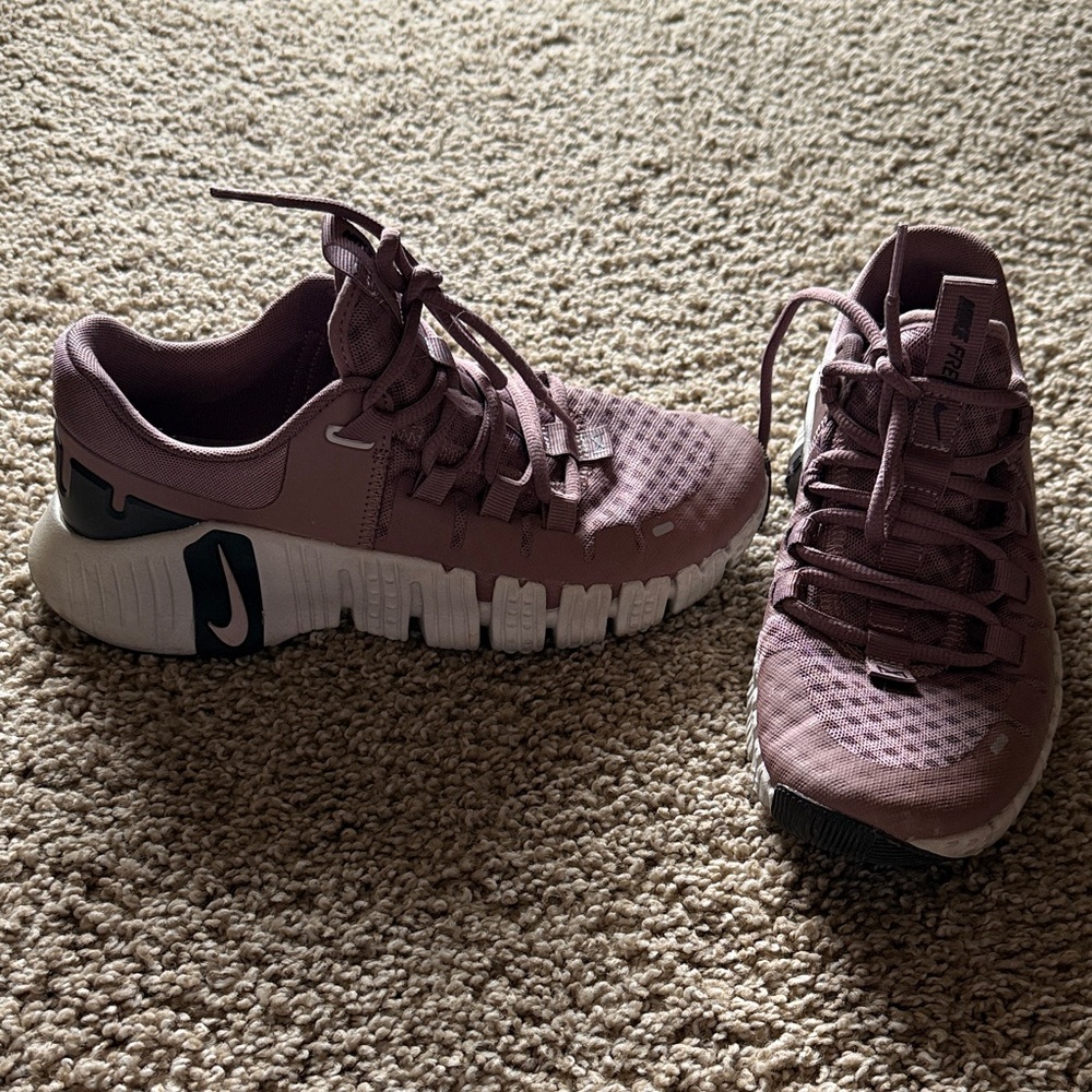 Nike Women's Mauve Athletic Shoes